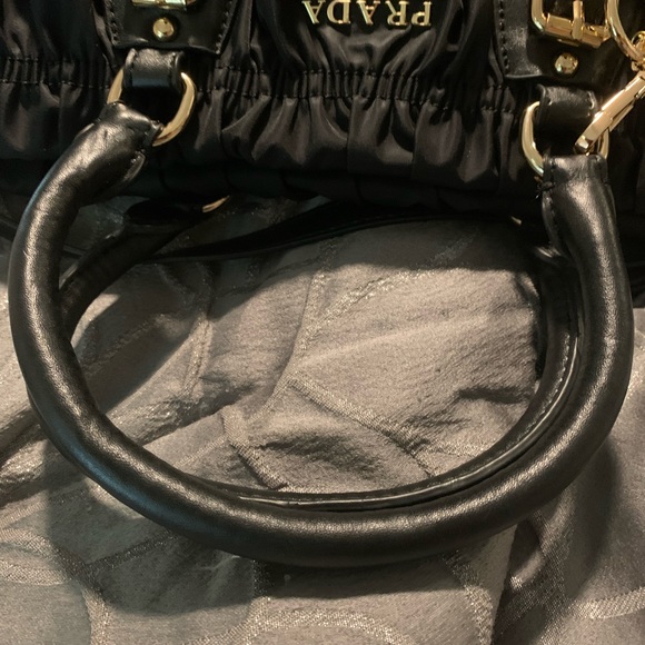 Prada leather and nylon ruched bag. Excellent condition. Please look at photos - Picture 4 of 16